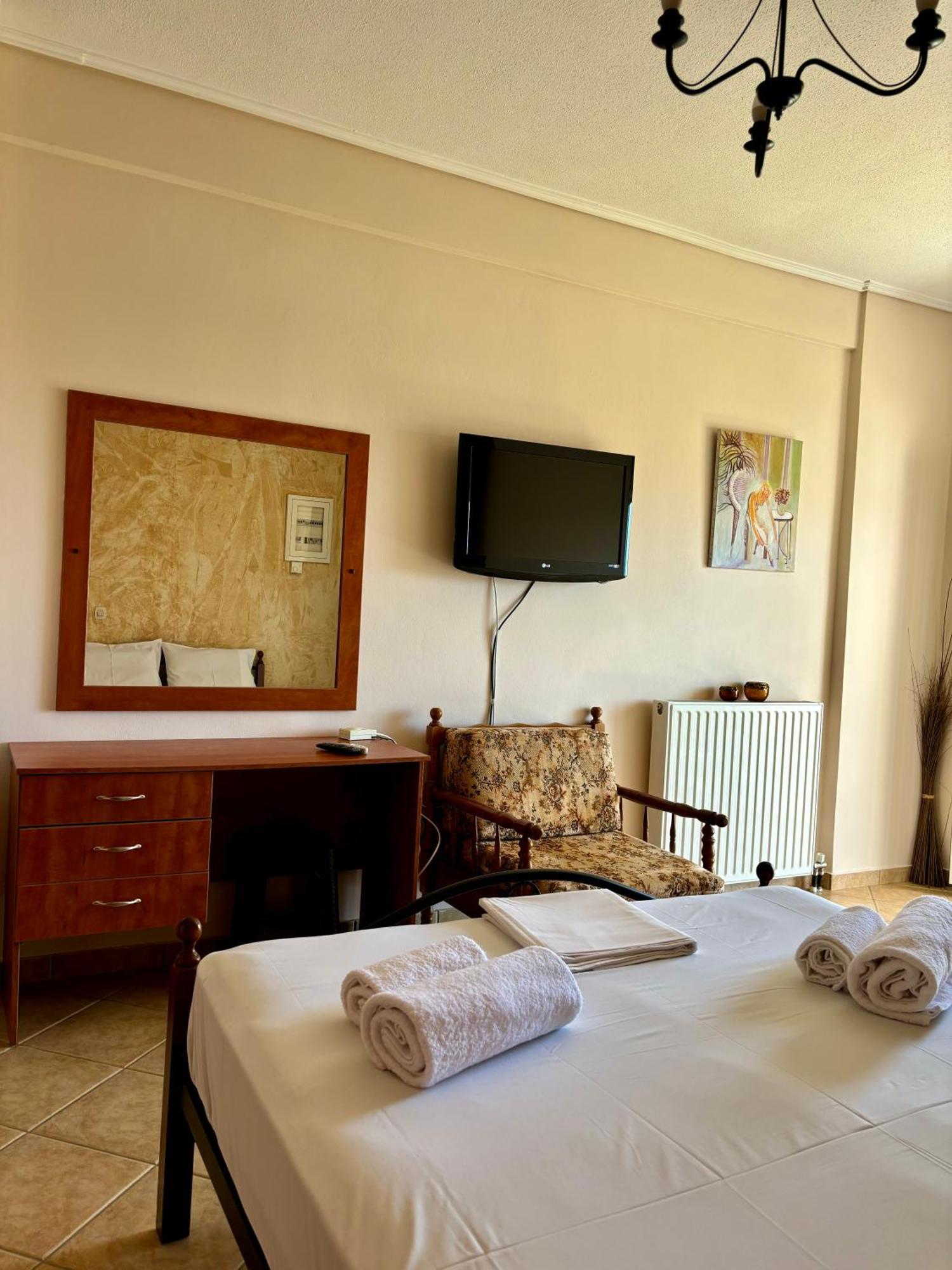 "Twin Apartments" In Kyparissia Exterior photo