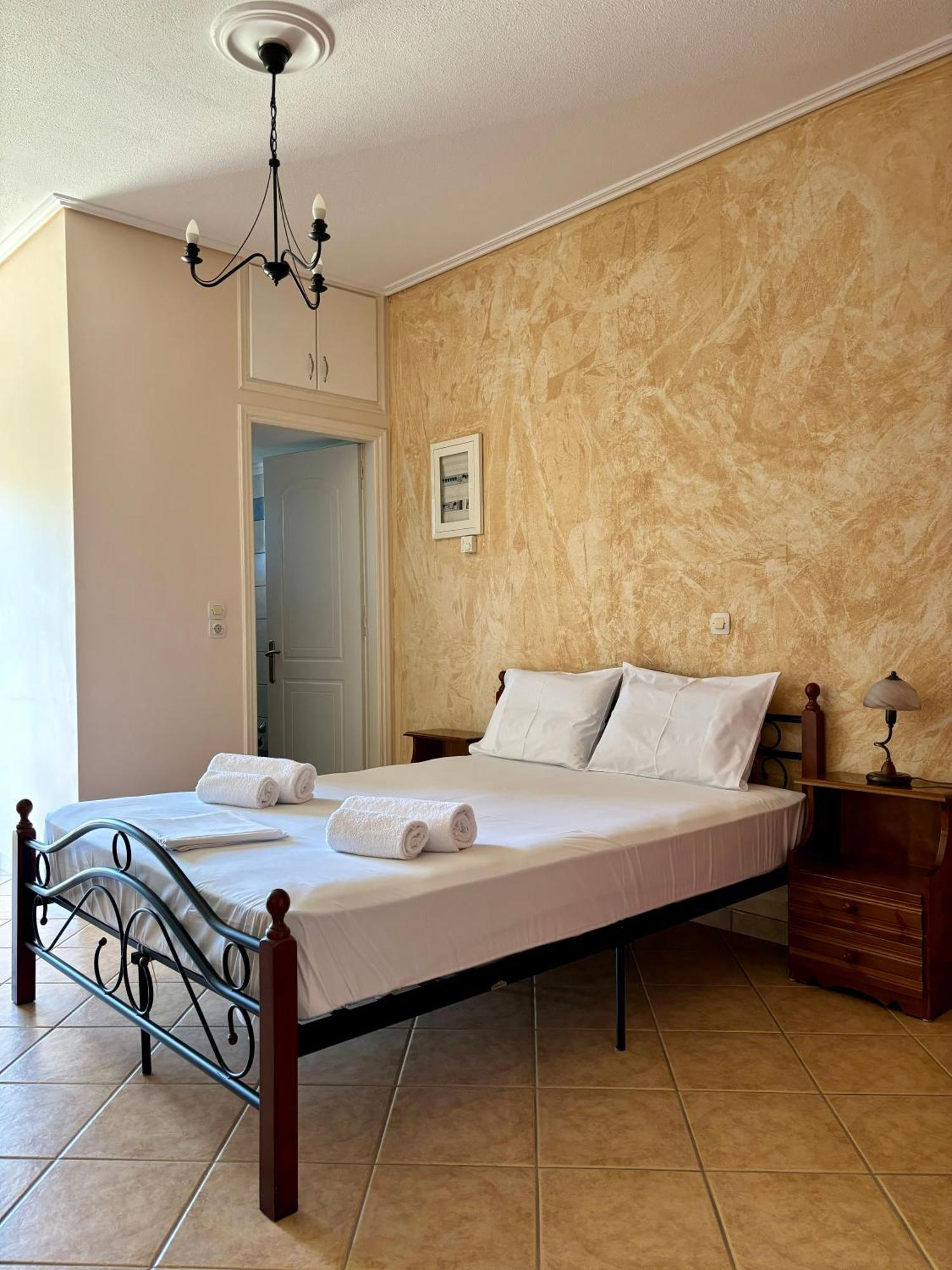 "Twin Apartments" In Kyparissia Exterior photo